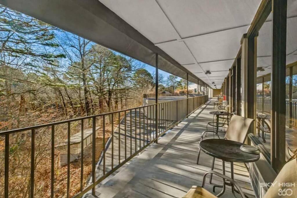 Apartment Stonegate King Bed Wifi 50 In Roku Tv Salt Water Pool # 101 *