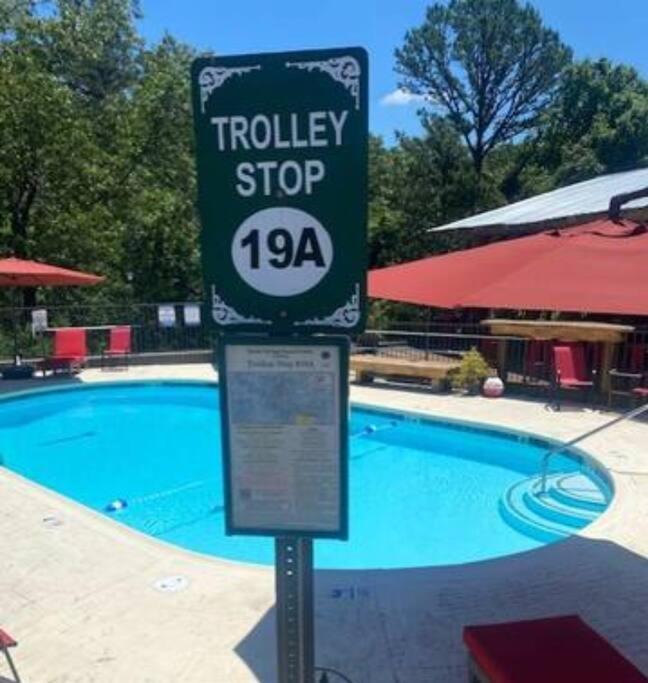 Stonegate King Bed Wifi 50 In Roku Tv Salt Water Pool # 101 Apartment Eureka Springs